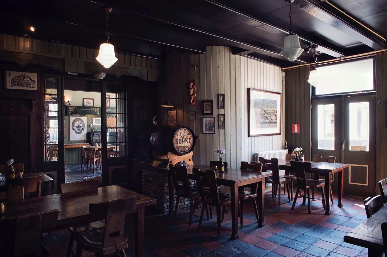 Cafe Restaurant Hotel De Mug Middelburg Bagian luar foto
